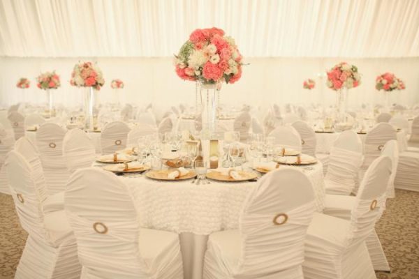 Minimalist wedding table decor