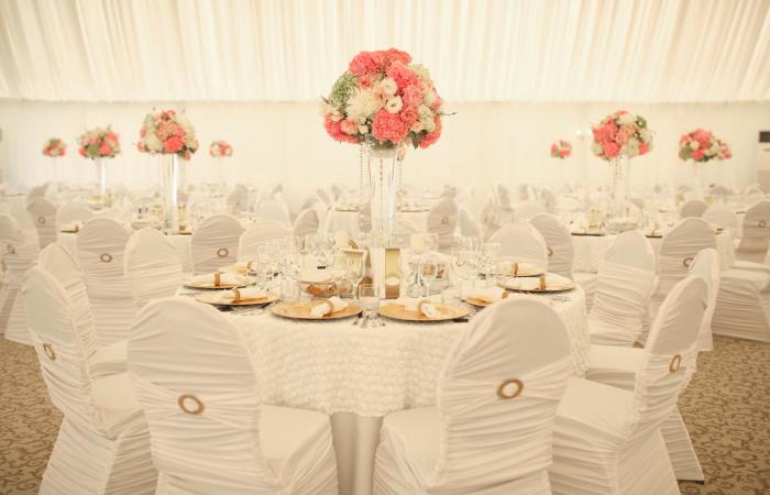 Minimalist wedding table decor