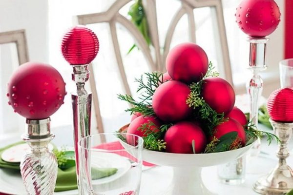 Black and pink table decor