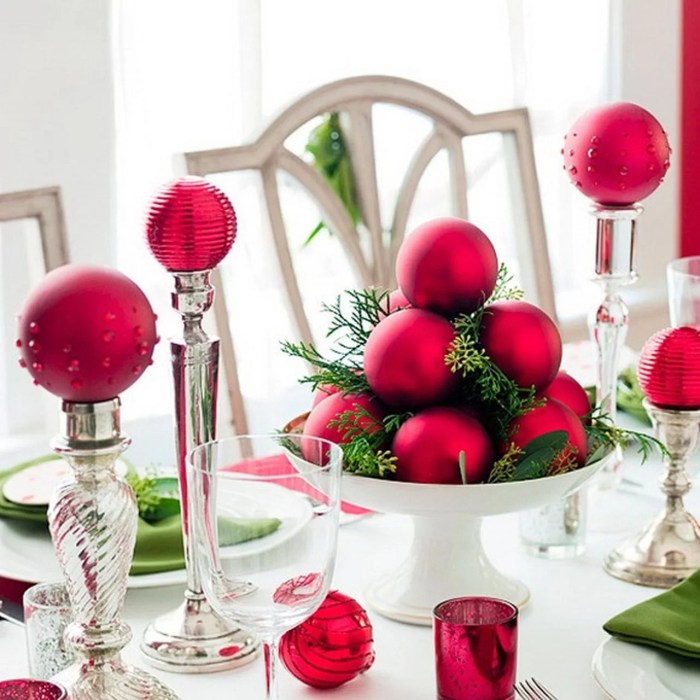 Black and pink table decor