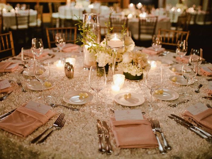 Round table wedding decor