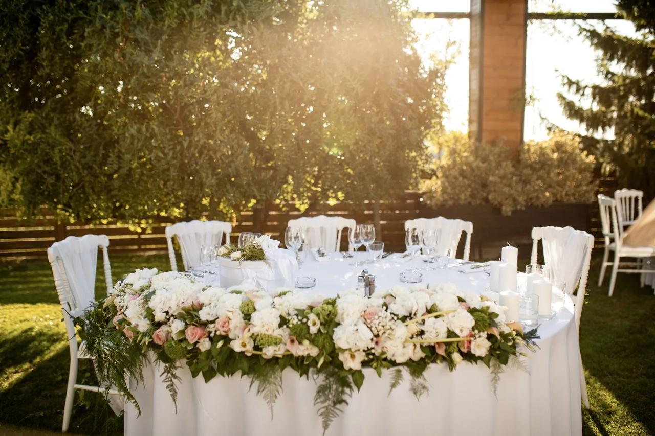 Outdoor wedding table decor ideas