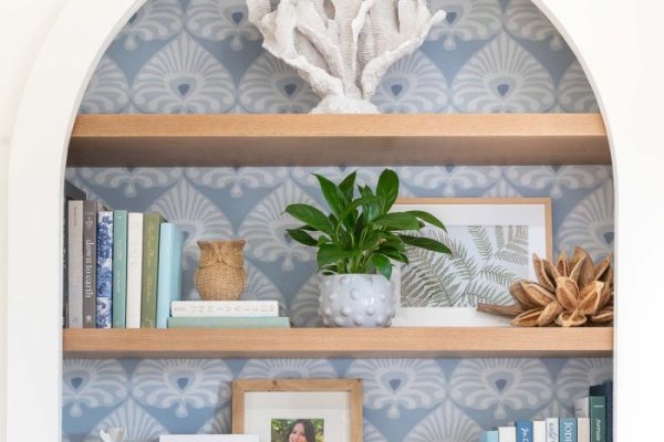 How to decor wall shelves