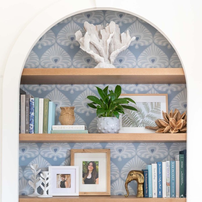 How to decor wall shelves