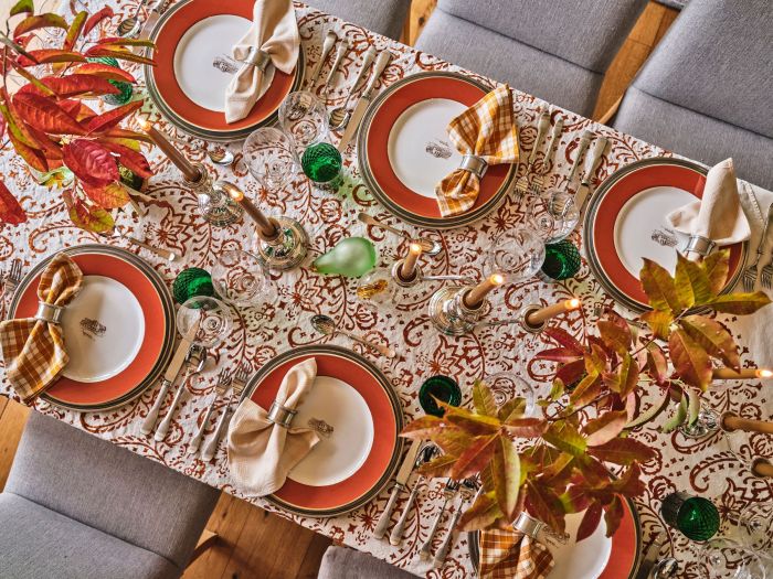 Thanksgiving round table decor