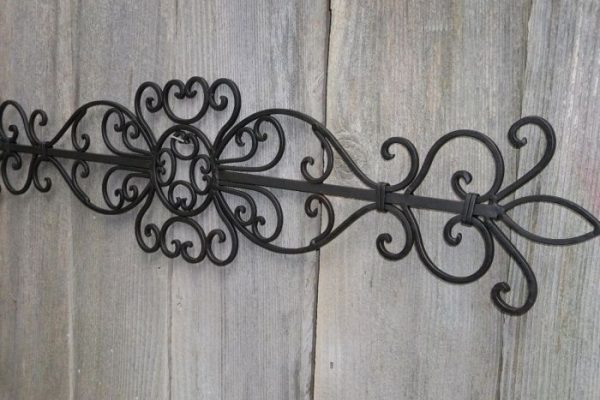 Iron wall decor scroll