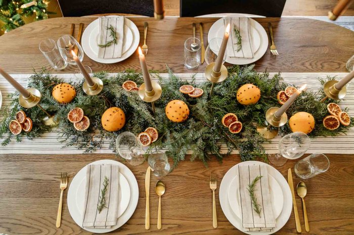 Christmas dining table decor