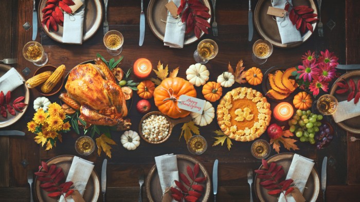 Thanksgiving round table decor